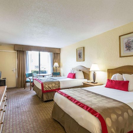 Hotel Ramada By Wyndham Houma Esterno foto