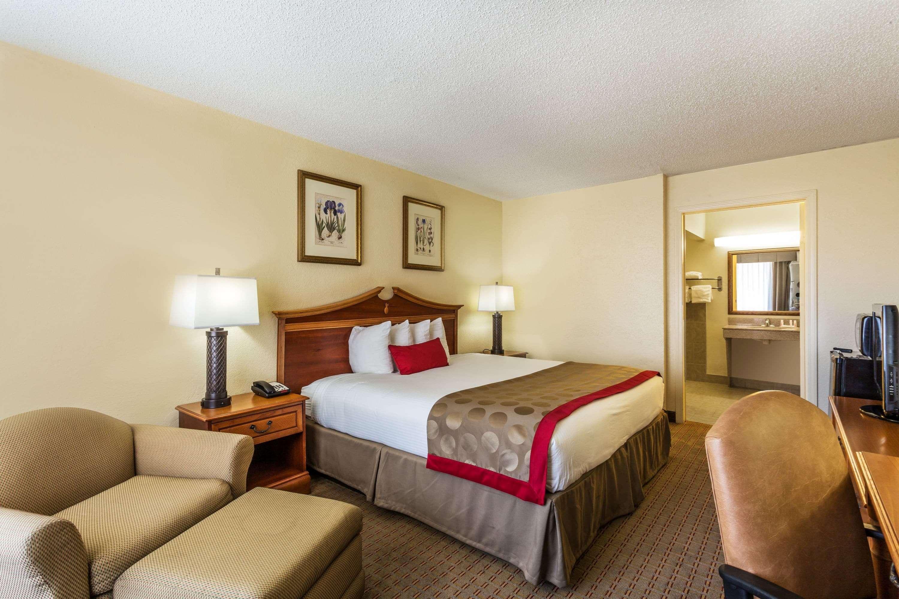 Hotel Ramada By Wyndham Houma Esterno foto