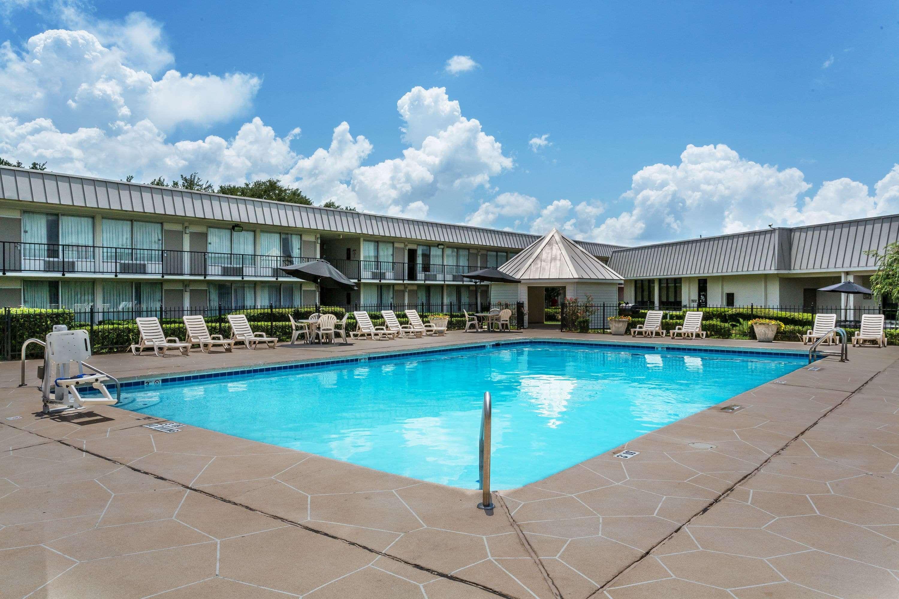Hotel Ramada By Wyndham Houma Esterno foto