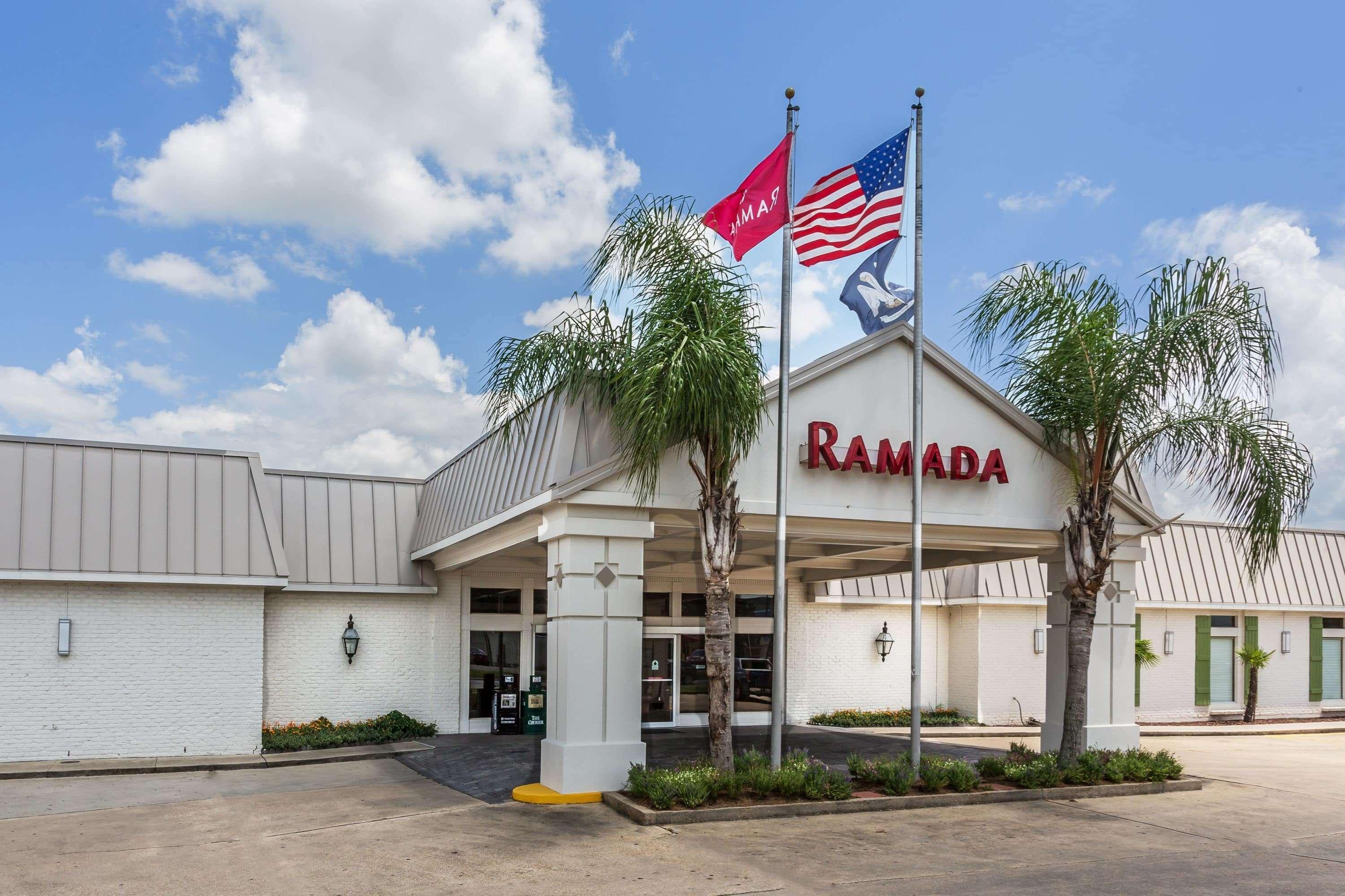 Hotel Ramada By Wyndham Houma Esterno foto