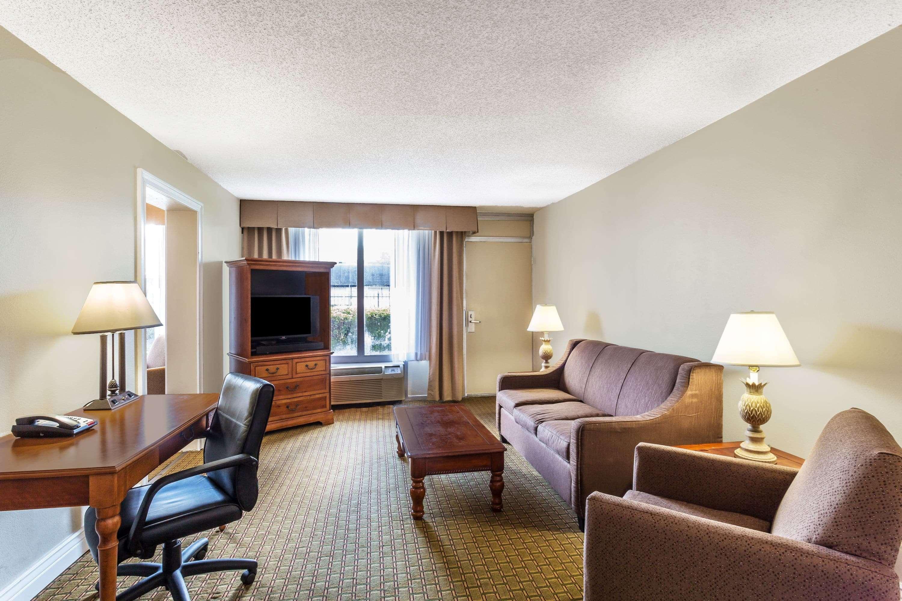 Hotel Ramada By Wyndham Houma Esterno foto
