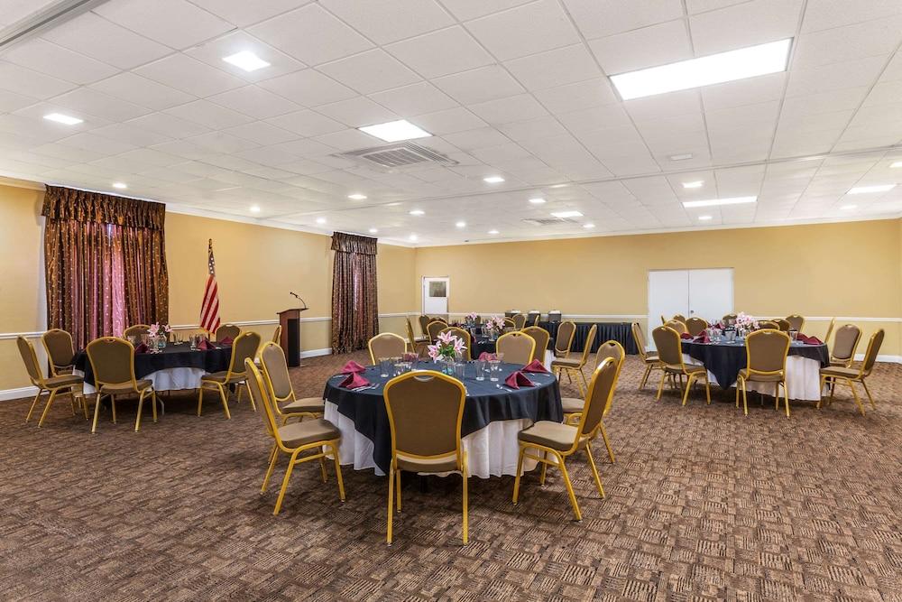 Hotel Ramada By Wyndham Houma Esterno foto