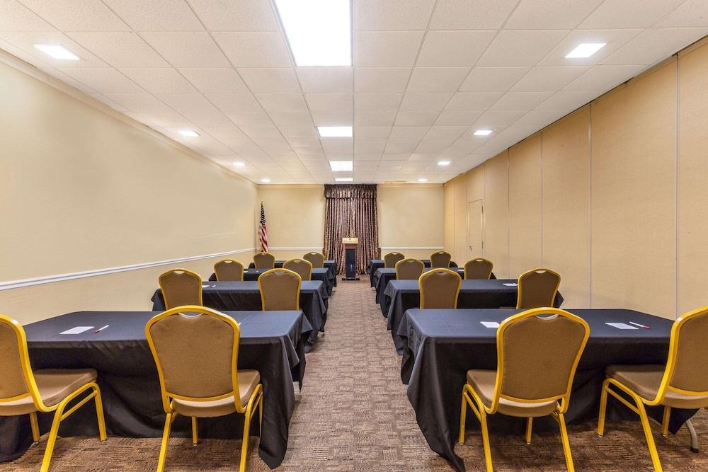 Hotel Ramada By Wyndham Houma Esterno foto