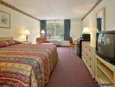 Hotel Ramada By Wyndham Houma Esterno foto