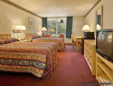 Hotel Ramada By Wyndham Houma Esterno foto