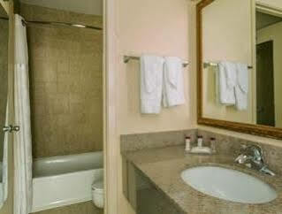 Hotel Ramada By Wyndham Houma Esterno foto